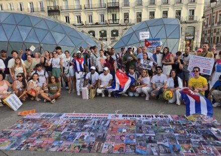 11J: El exilio cubano lleva el espíritu del 11J a la Puerta del Sol