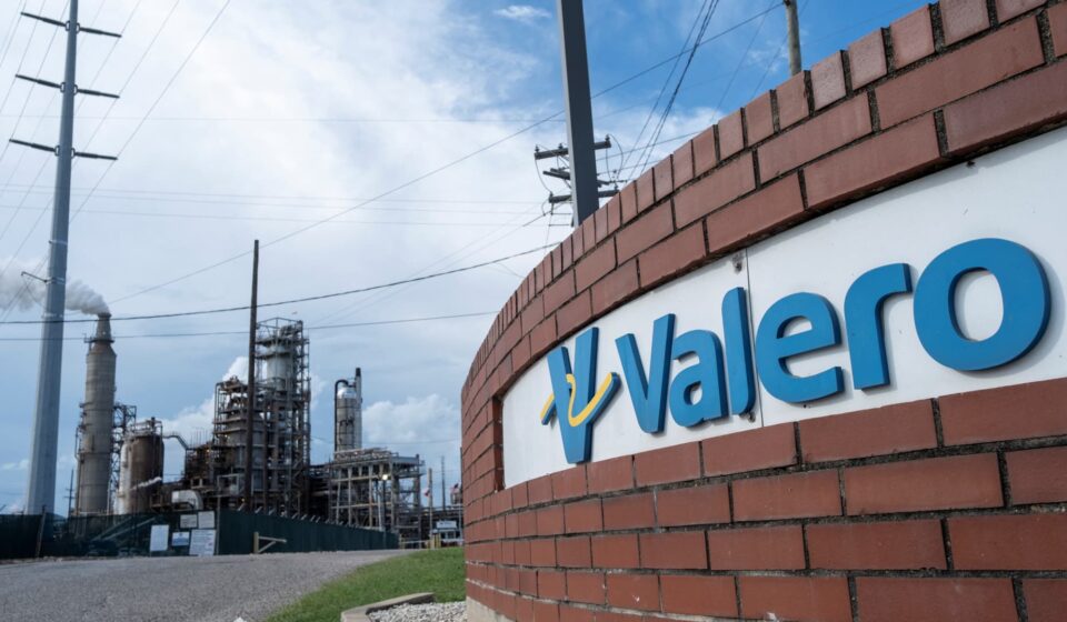 Analysts prefer these dividend stocks for boosting portfolio returns