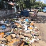 Basura: Oasis de limpieza en Línea, montañas de basura en otras calles