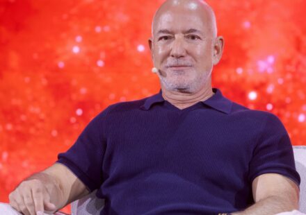 Bezos' Blue Origin valued at $130 billion in first public fundraising round