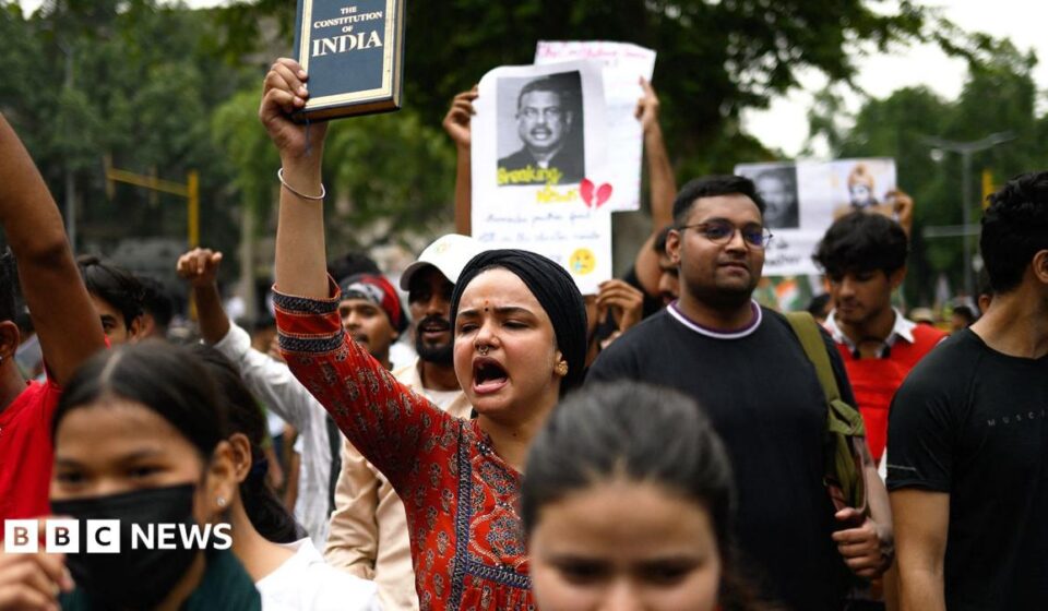 CJP's parliament march from Jantar Mantar: Thousands of 'cockroach' protesters take to Delhi streets