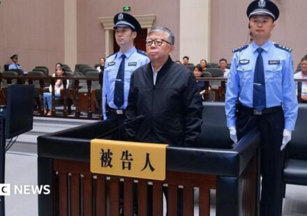 China official who received $325m worth of bribes sentenced to death