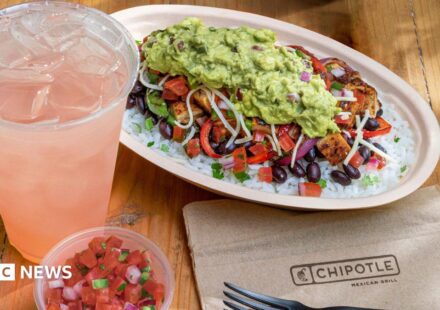 Chipotle: US burrito chain opening first outlet in Mexico
