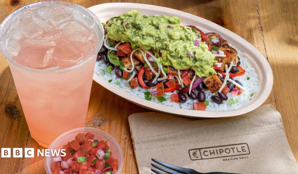 Chipotle: US burrito chain opening first outlet in Mexico