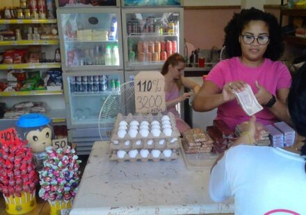 Comercio: Cuba recibirá 13 millones de huevos al mes desde Dominicana