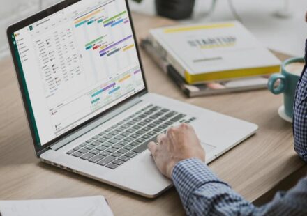 Cómo mejorar la eficiencia en el teletrabajo: Optimice su rendimiento