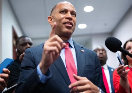 Democrats backs 5 new candidates in push for House control at midterms