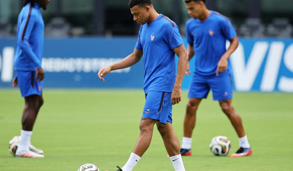 Disappointed France and England to face off in third place World Cup match
