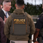EE UU: El ICE busca añadir 5.500 camas de detención para migrantes