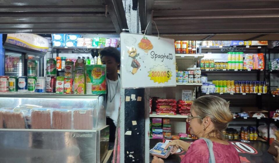 Economía: Cuba tardará tres años en completar una "estabilización de emergencia"