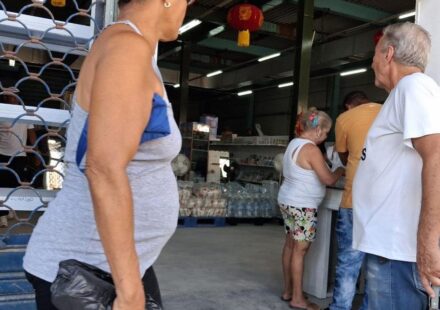 Foto del día: Abre un nuevo comercio chino en pesos y con altos precios