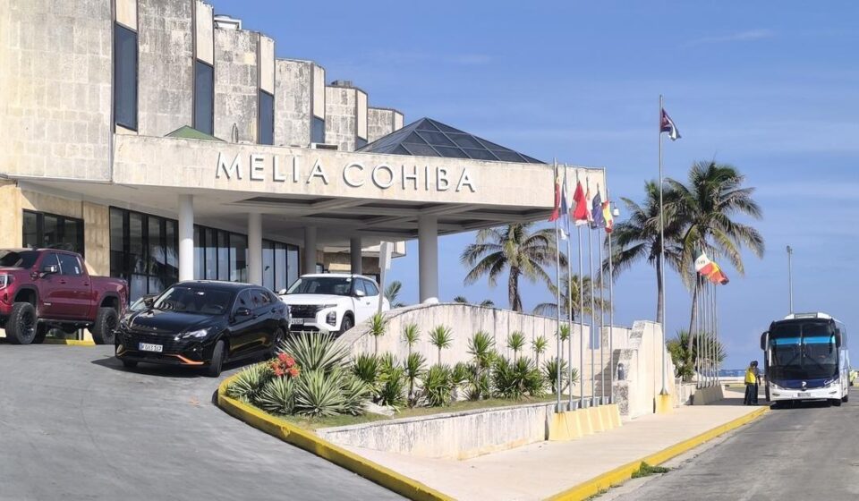 Foto del día: El hotel Cohiba, todavía con el cartel de Meliá