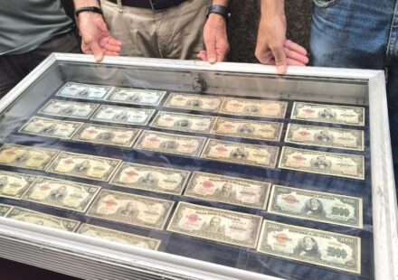 Foto del día: Suspiros por los viejos pesos cubanos, iguales a dólares