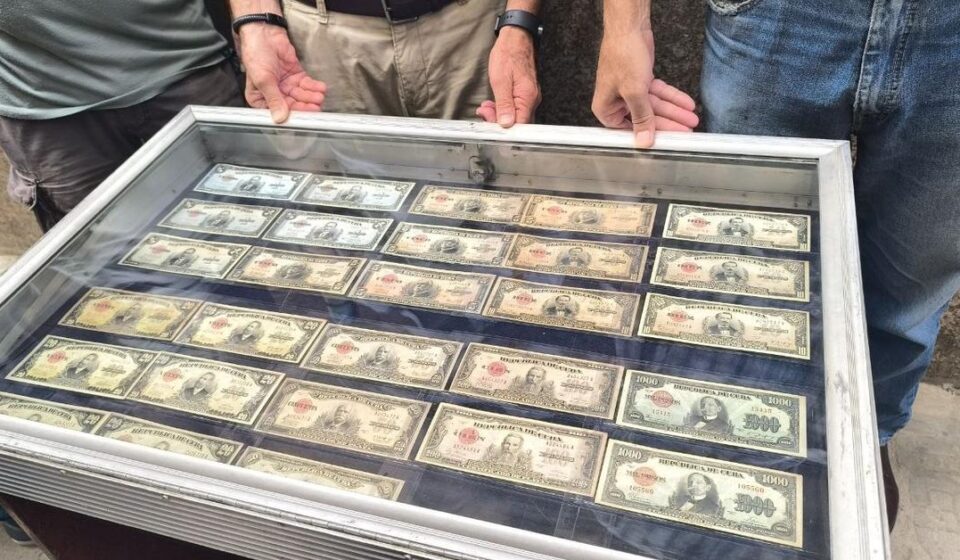 Foto del día: Suspiros por los viejos pesos cubanos, iguales a dólares