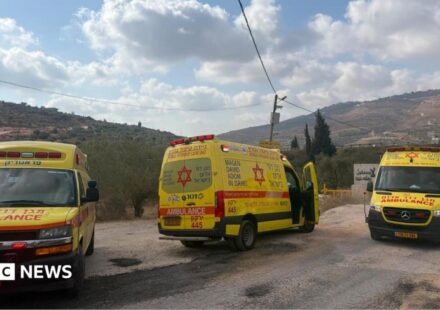 Four Palestinians and two Israelis killed in West Bank shooting