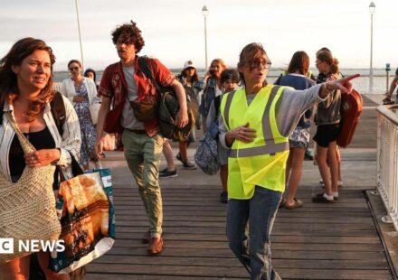 France orders evacuation of Cap Ferret peninsula as hundreds flee wildfires