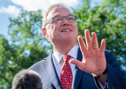 Hassett: No excuse to raise rates, Warsh will push Fed to right answer