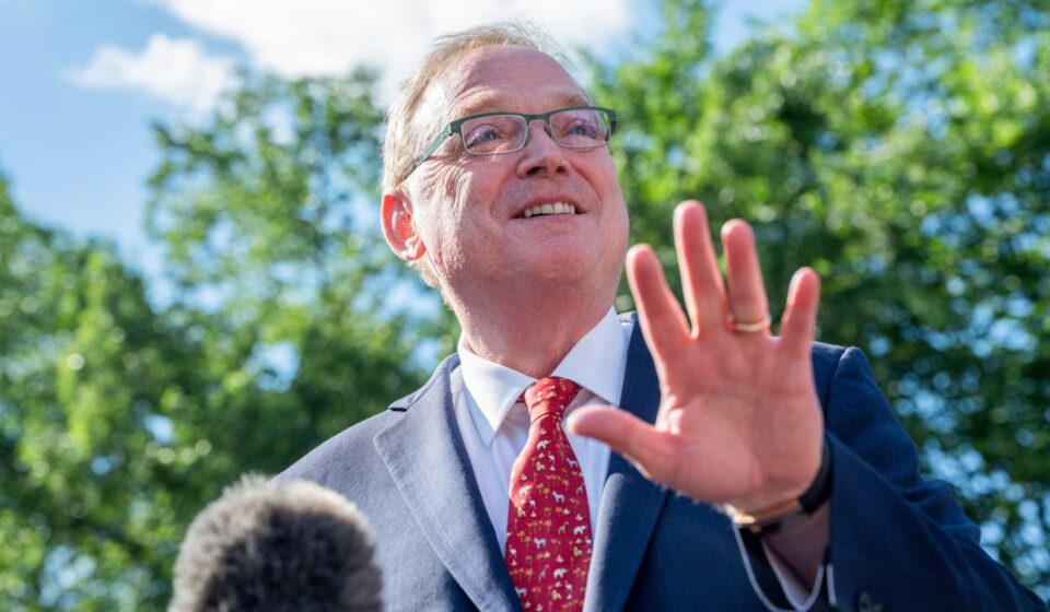 Hassett: No excuse to raise rates, Warsh will push Fed to right answer