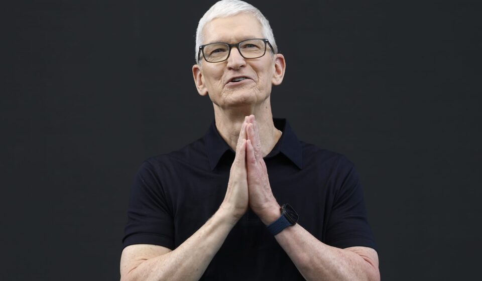 How Apple stock rode the AI rollercoaster to record highs in 1 chart