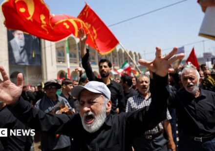 Large crowds gather in Tehran for Ayatollah Khamenei's funeral