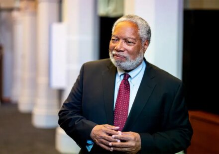 Lonnie Bunch earned $4.4M while promoting DEAI at the Smithsonian
