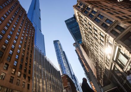 Manhattan luxury real estate sales hold firm