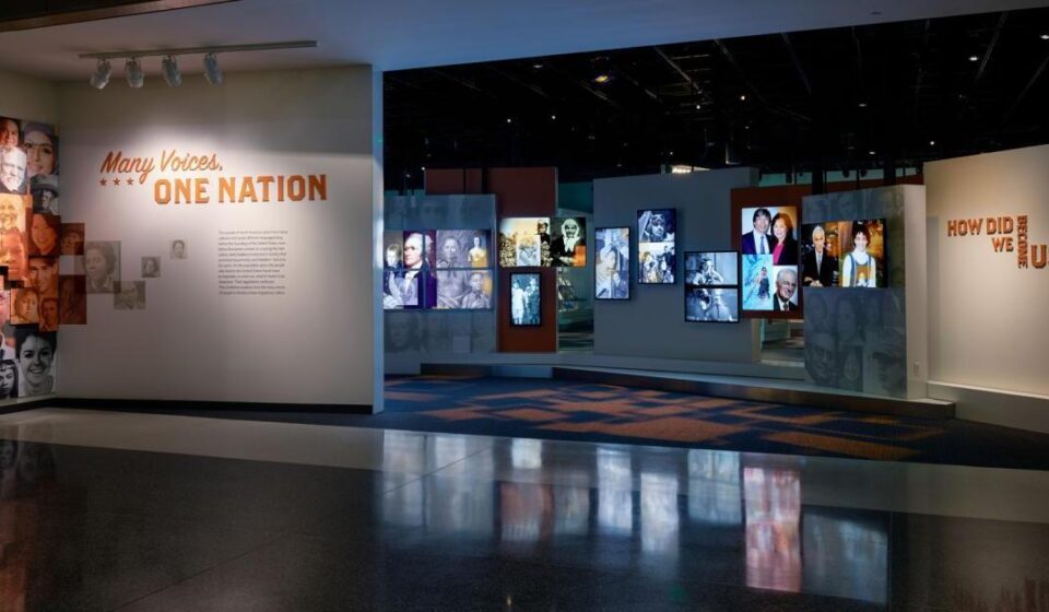 Migración: Una exposición reivindica en Miami a los inmigrantes como esencia de Estados Unidos