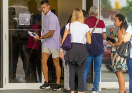 Migrantes: EE UU permite denegar la residencia permanente a solicitantes que pueden ser "una carga pública"