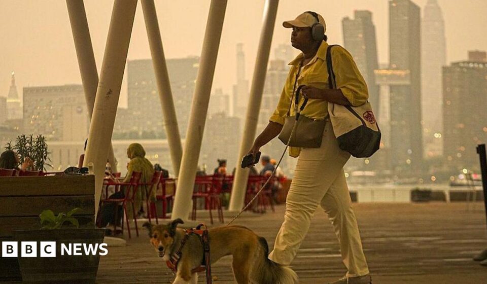 More than 800 Canadian wildfires burning as air quality alerts extend to US