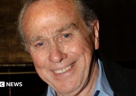 Neighbours star Terence Donovan dies aged 90
