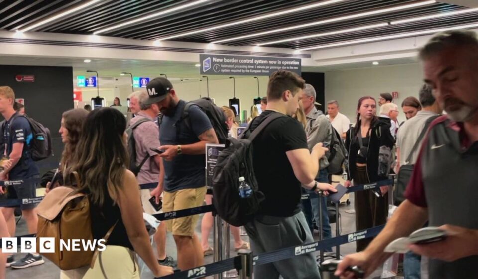 New EU system tripling time to get through border, airport boss says