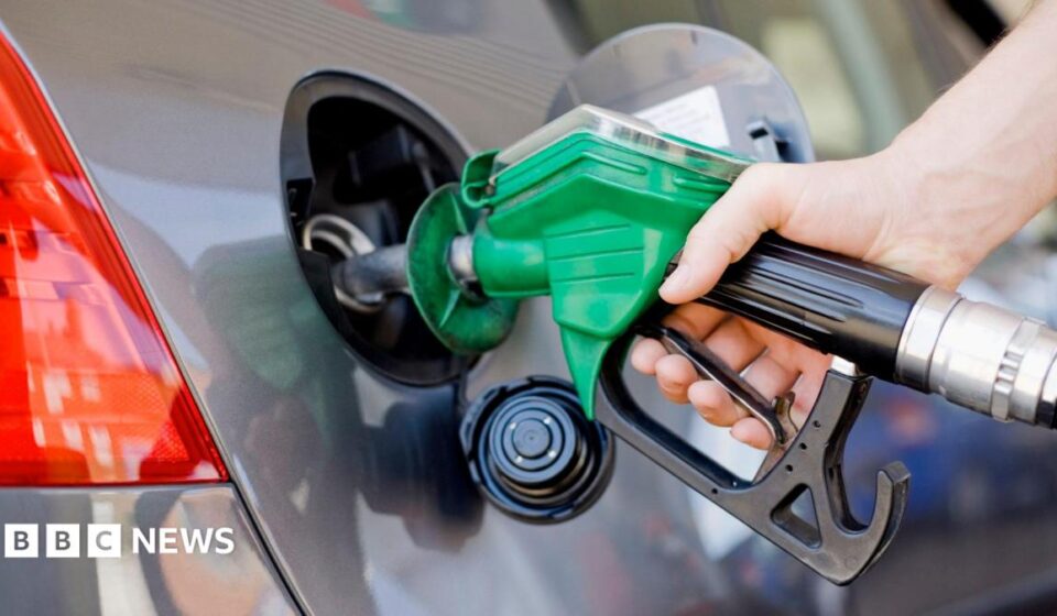 Oil price dives as US and Iran pause attacks