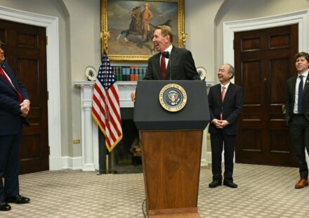 Oracle wins 10-year Pentagon software contract worth up to $7 billion