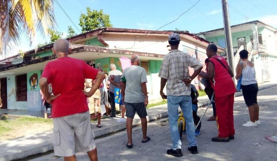 Pan: Cuando una cola anuncia que todavía queda pan