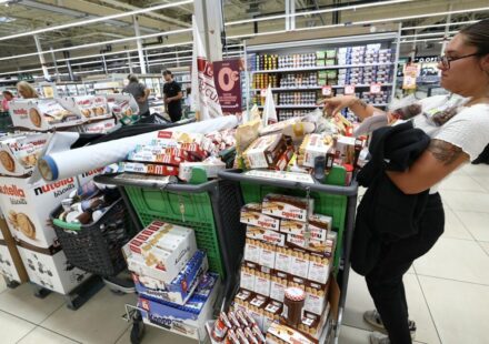 Pesticides, cadmium, PFAS: France reckons with the hidden toxins in food (1/2)