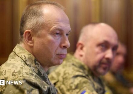 Row escalates in Ukraine over army chief's future