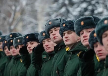 Rusia: Condenados por narcotráfico o pertenencia a banda armada podrán firmar contratos con el Ejército ruso