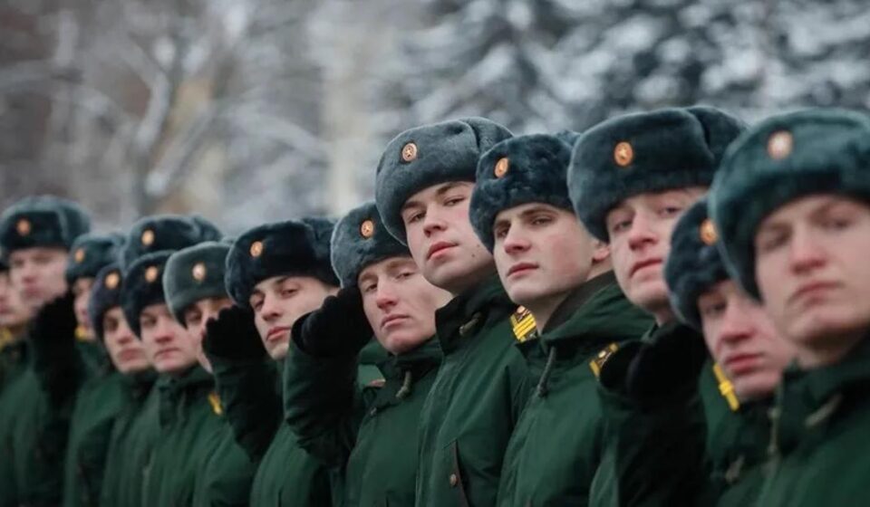 Rusia: Condenados por narcotráfico o pertenencia a banda armada podrán firmar contratos con el Ejército ruso