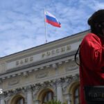 Russians turn to cash putting more strain on slowing wartime economy