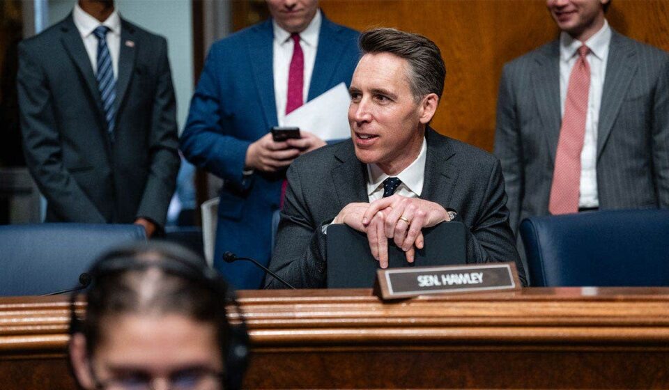 Sen Josh Hawley proposes bill to block USPS bonuses over delivery failures