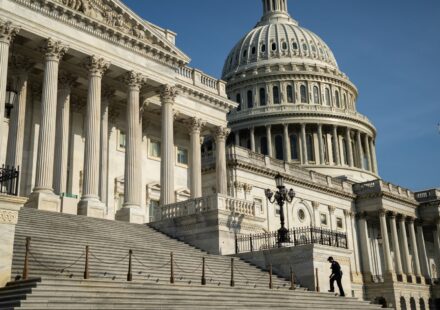 Senate crypto bill would ban federal officials from issuing digital assets