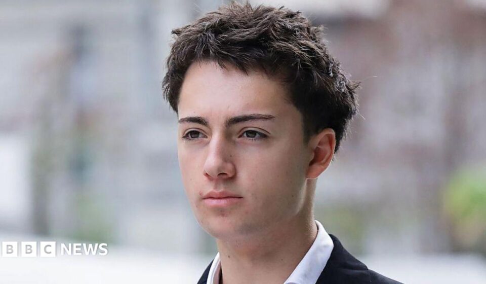 Singapore fines French teen for iJooz vending machine straw-licking stunt