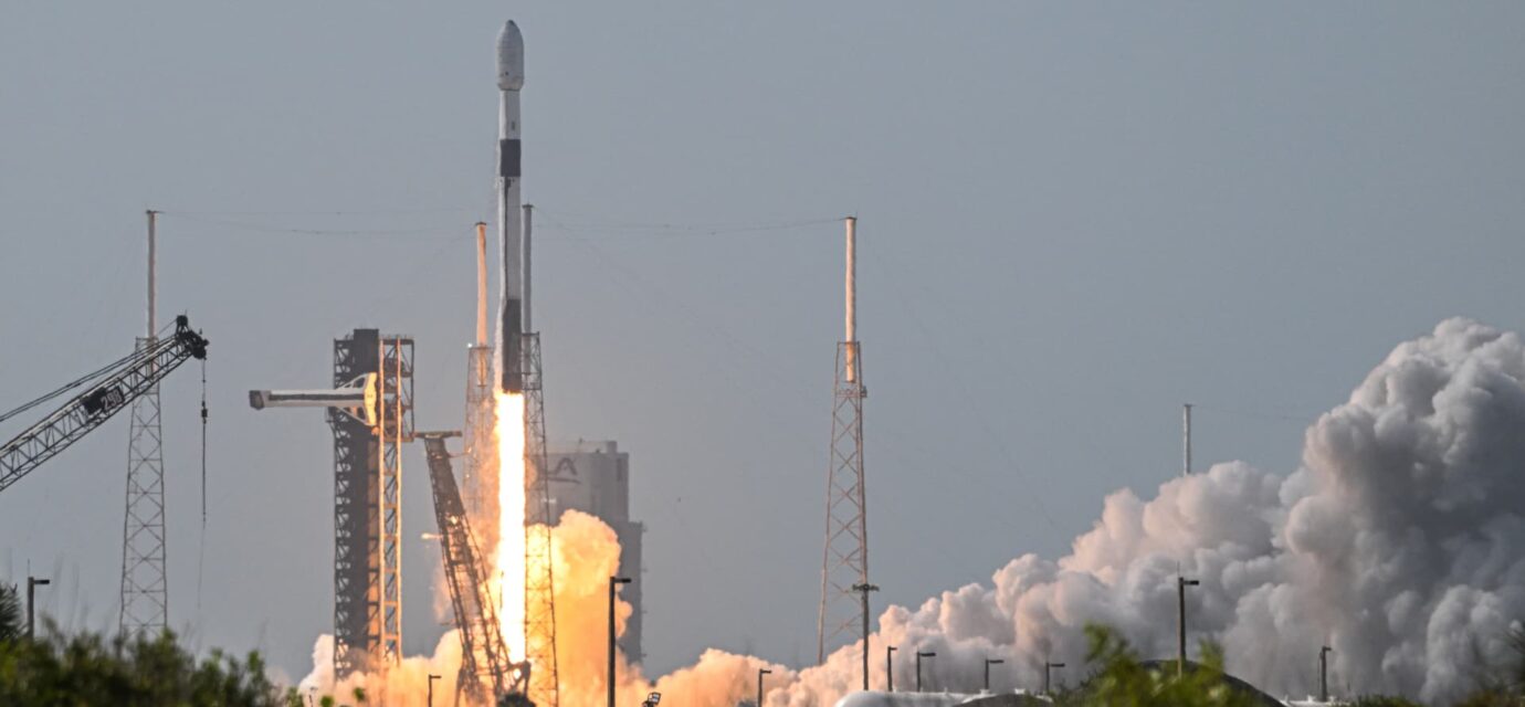 SpaceX, Blue Origin may get quicker launch OK with fewer environmental rules
