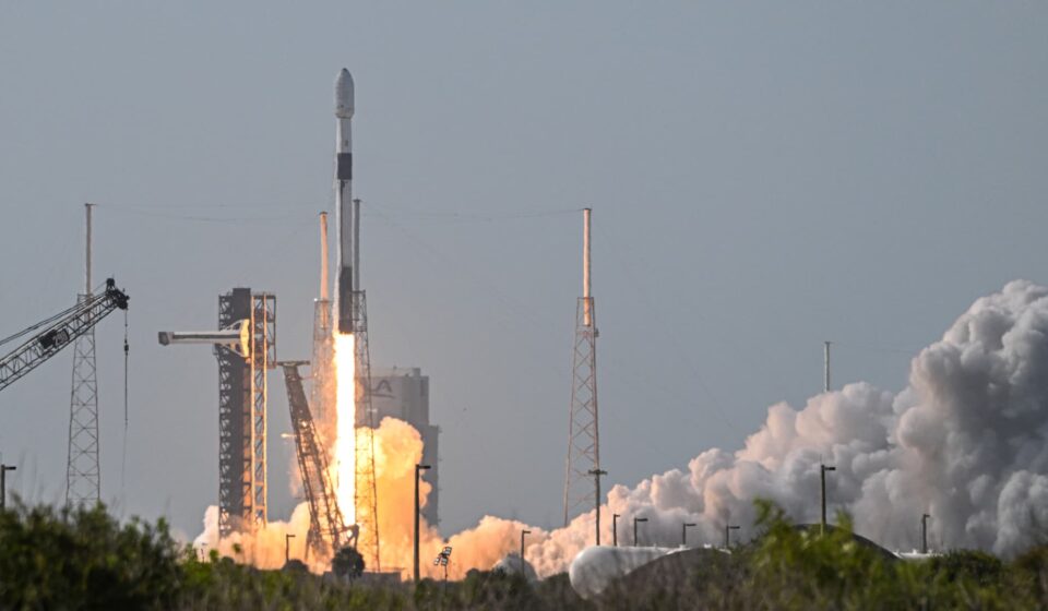 SpaceX, Blue Origin may get quicker launch OK with fewer environmental rules