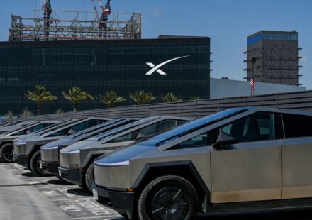 SpaceX has now lost the equivalent of a full Tesla in market capitalization