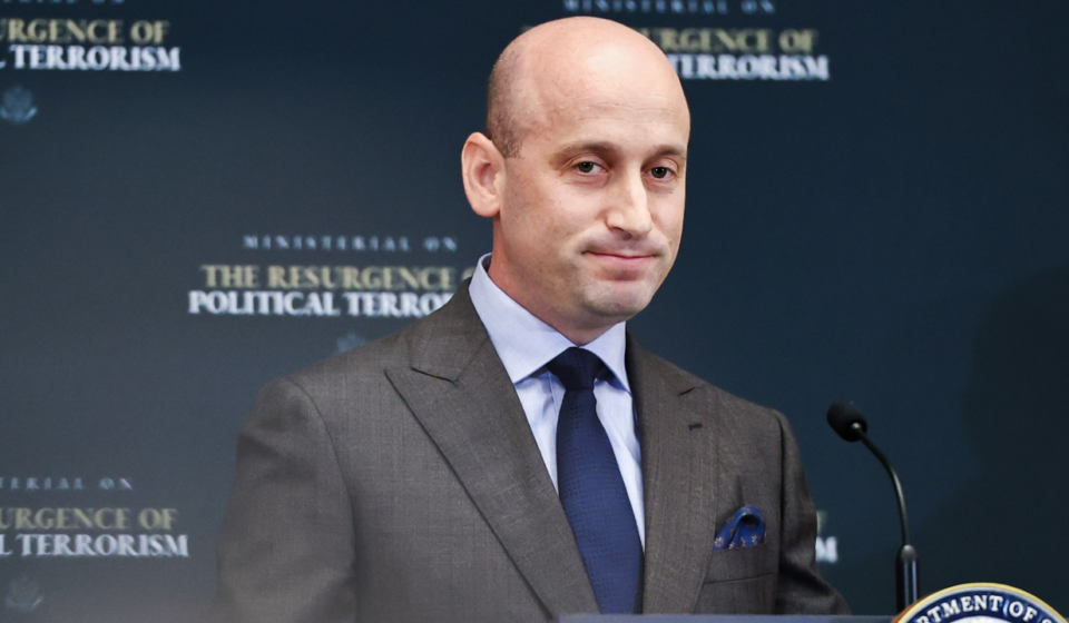 Stephen Miller says debanking illegal immigrants drives self-deportation