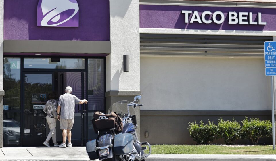 Taco Bell removes lettuce linked to cyclosporiasis outbreak from restaurants