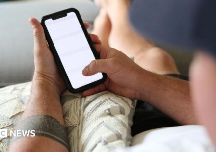 Telstra outage: Trains and emergency calls in Australia affected by telecoms outage