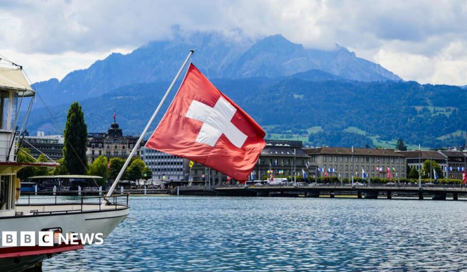 UK-Switzerland deal to scrap roaming charges and allow Britons to use e-gates