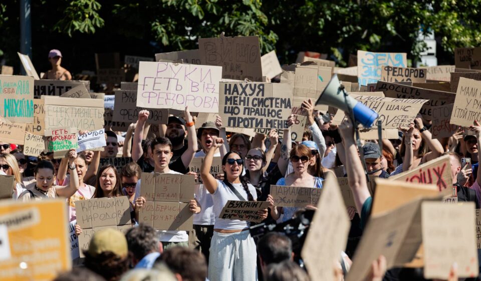 Ukraine: Protest in Kyiv after Zelenskyy ousts defense minister